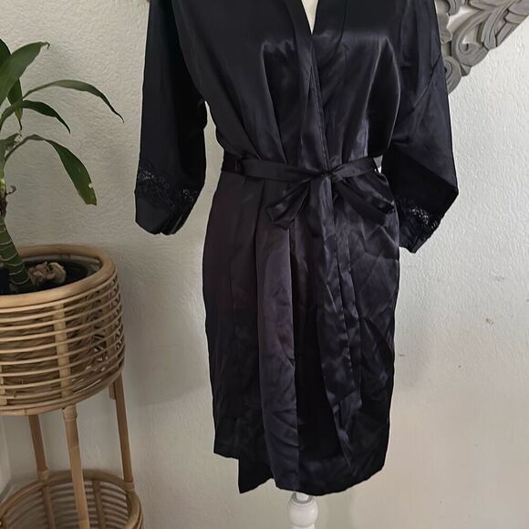 Linea Donatella Size Small Navy Blue satin Women’s robe Lace sleeves - Picture 4 of 6